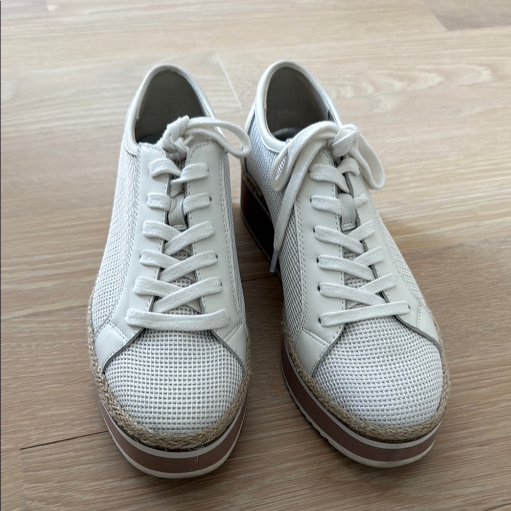 Excellent Condition-Dolce Vita Sneakers with Minimalist Design
